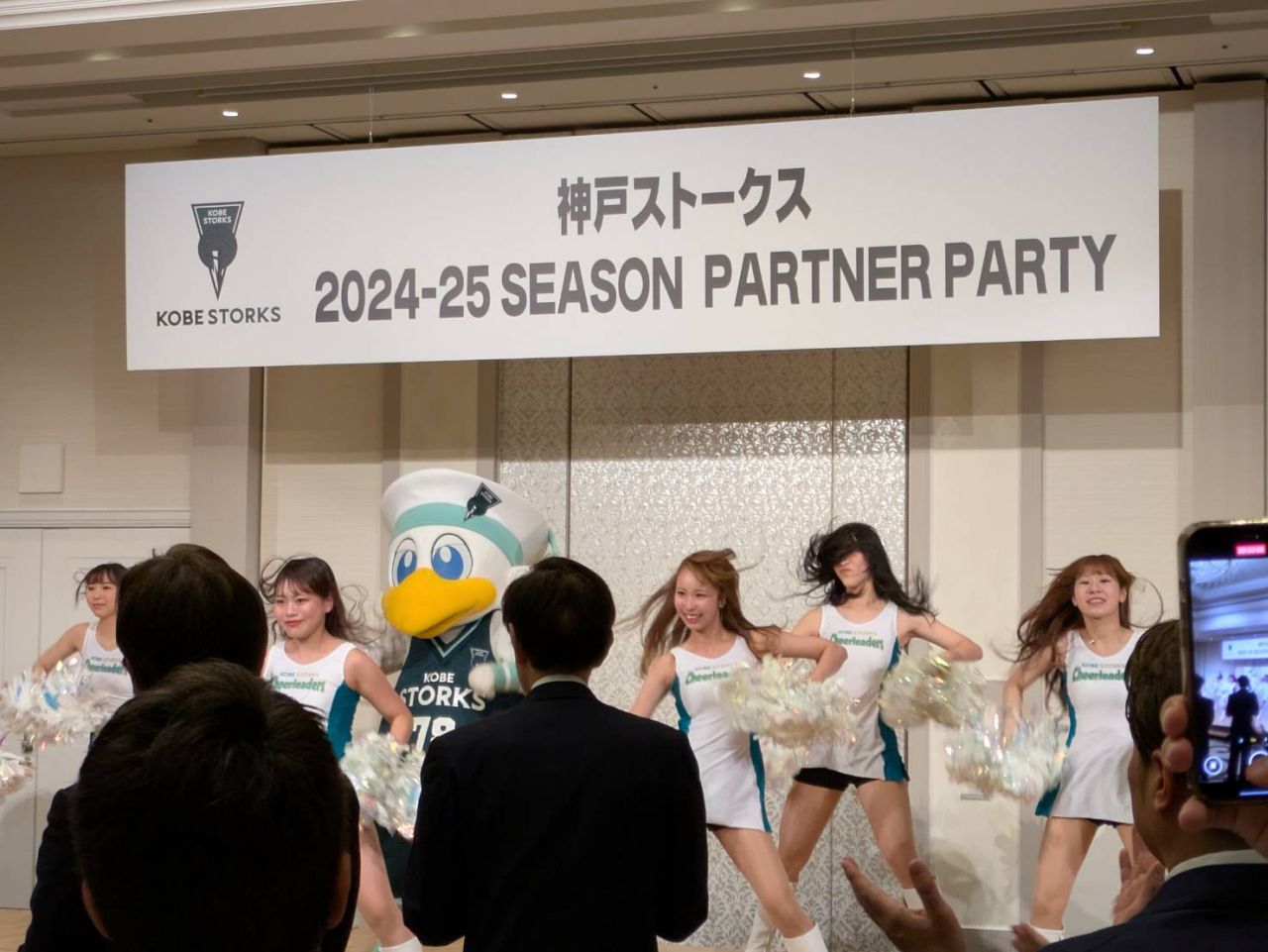 白熱のSVリーグと神戸ストークスの夜。グッズが生み出すファンの熱量